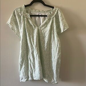 Crown & Ivy Green and Pink Floral Top SZ L